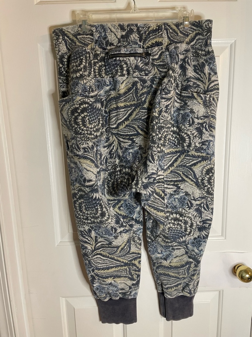 Free People Movement Floral-Print Jogger Sweatpants in Charcoal & Cream Size Med - Picture 6 of 8